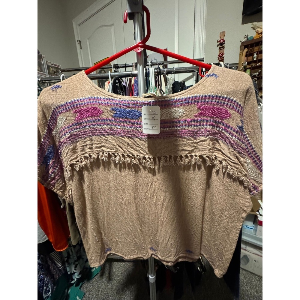 039 Kirra Womens Medium Tan Boho Fringe Embroidered Short Sleeve‎ Boxy Knit Top